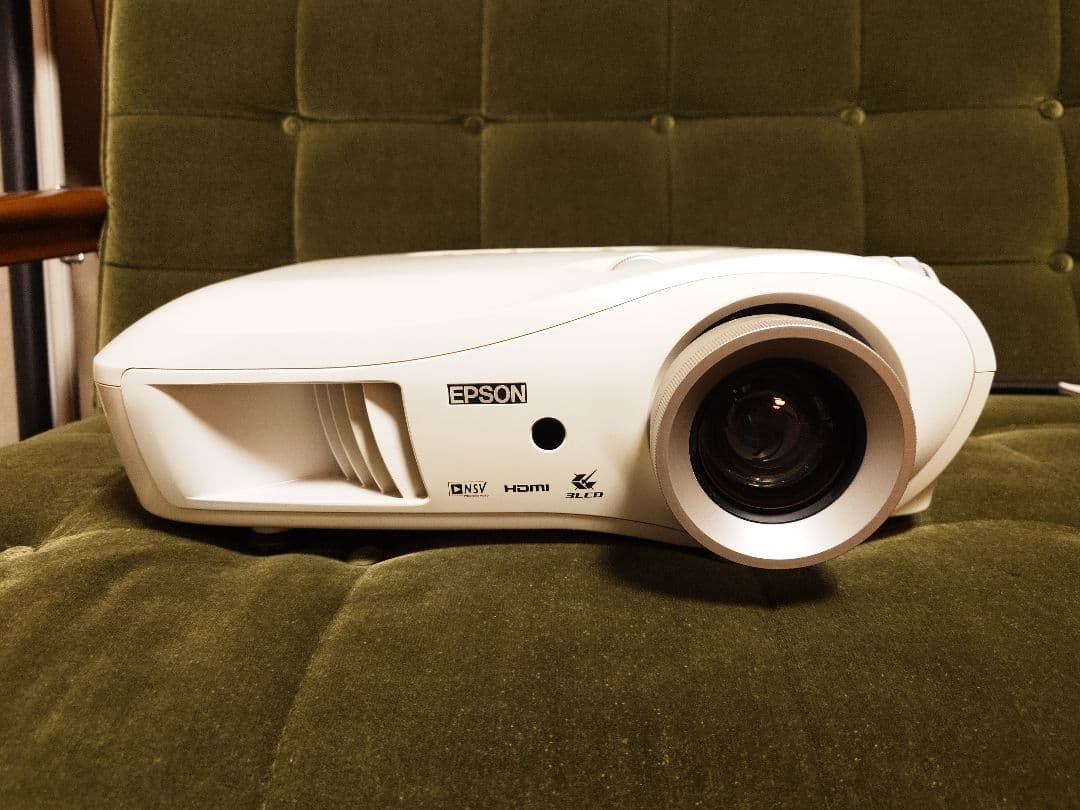 EPSON プロジェクター 本体 EMP-TW700