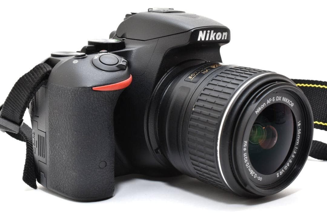 ほぼ新品 Nikon D5500 標準レンズキット 《S数6640枚 箱付き》