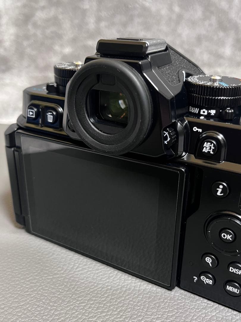 【新品購入品】Nikon Z f 40/2 レンズキット　ミラーレス一眼カメラ