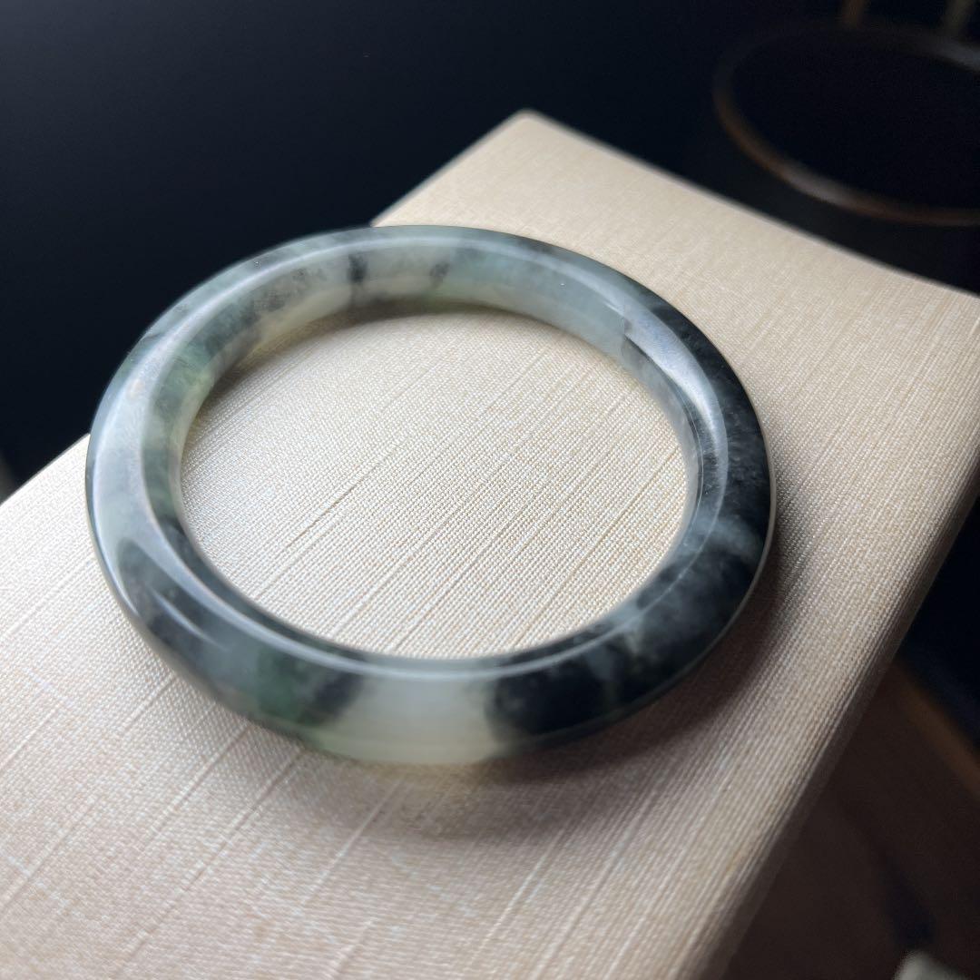 本翡翠　魔除け、天然ミネラル氷種丸型バングル