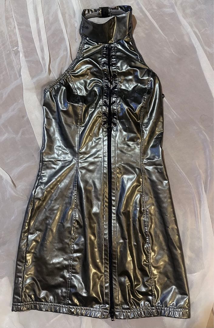 アフィックスパラパラ　PVC エナメル　ボンデージ　メタリックシルバー　ドレス