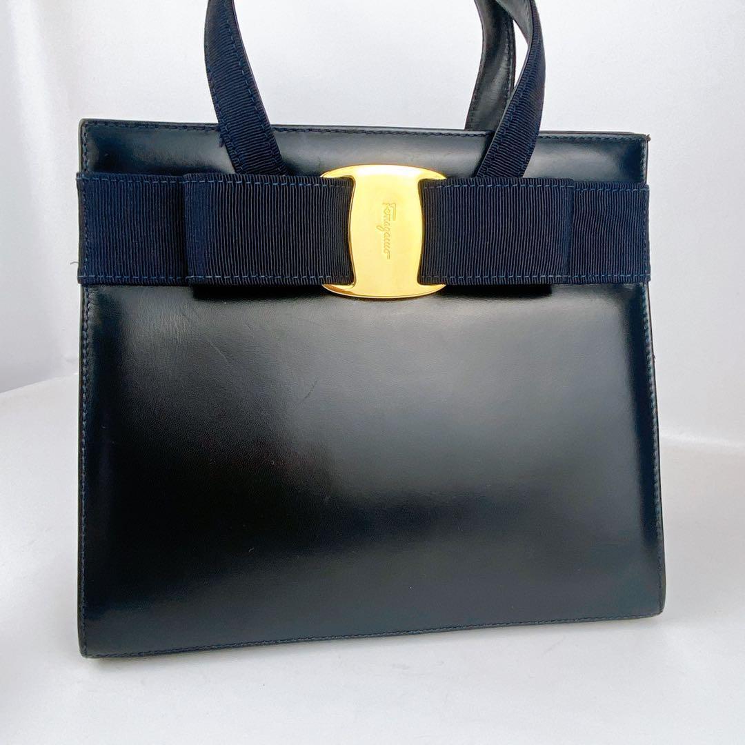 美品　フェラガモ　ヴァラリボン　フォーマルバッグ　ダークネイビー