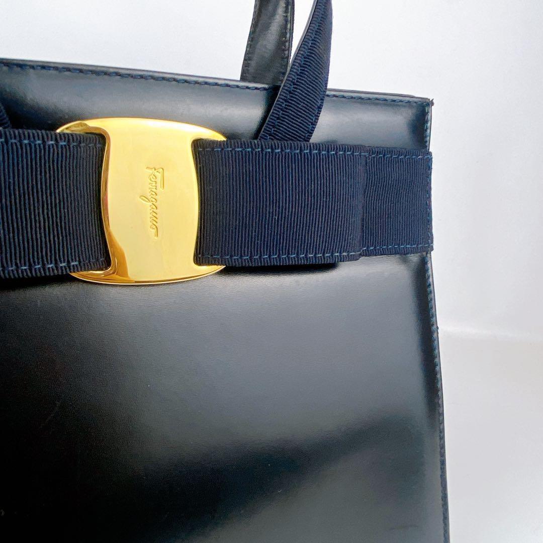 美品　フェラガモ　ヴァラリボン　フォーマルバッグ　ダークネイビー