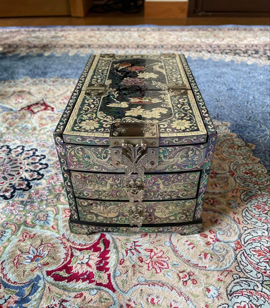 螺鈿細工のジュエリーボックス