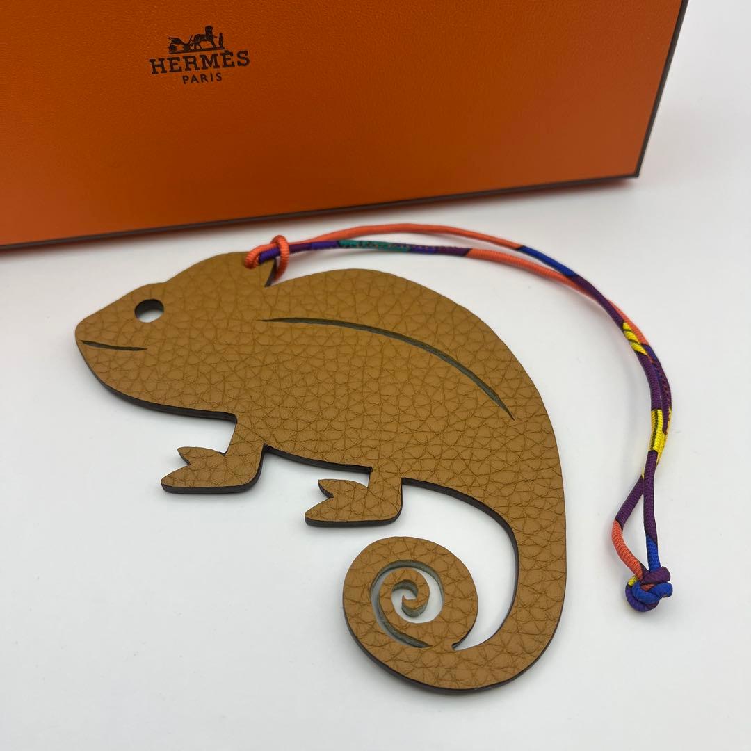 エルメス　プティアッシュ　バッグチャーム　カメレオン　ライトブラウン　緑色