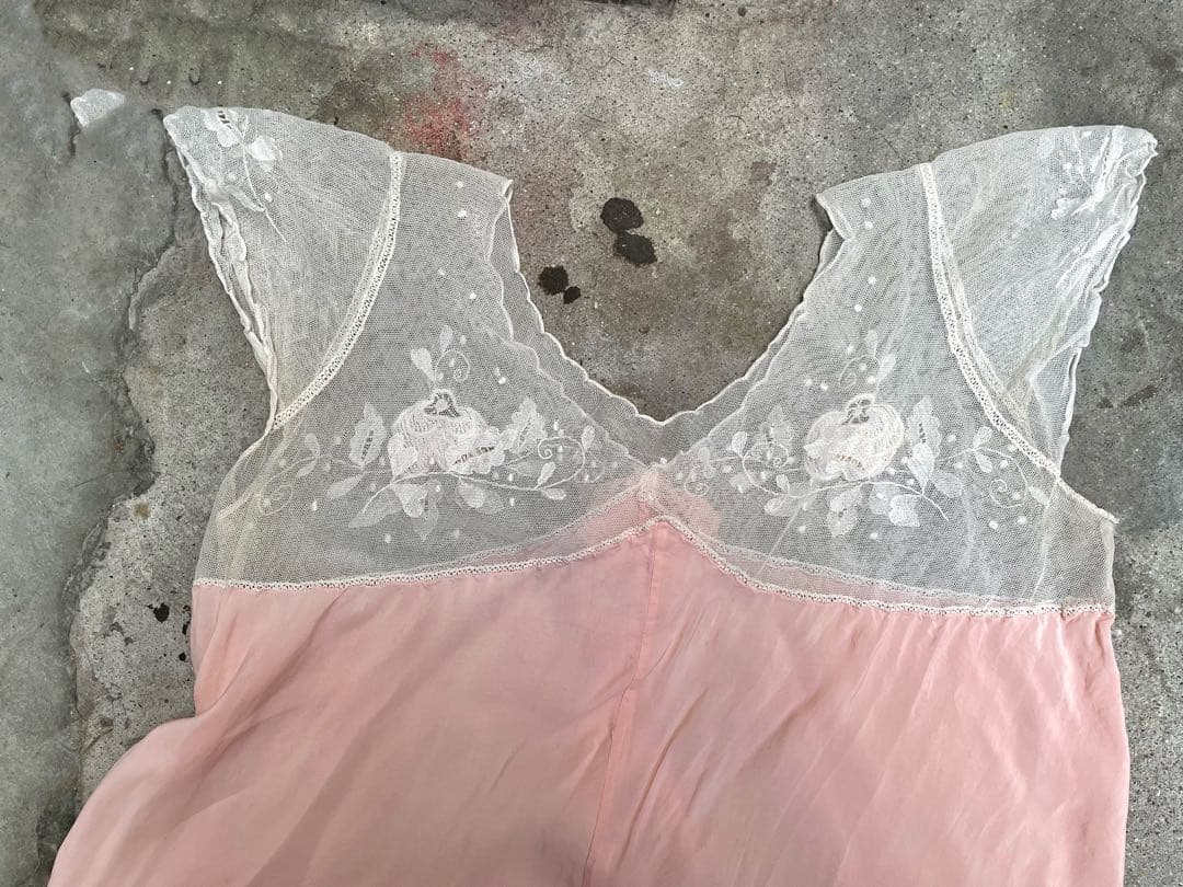 1930年代 フランス製 ヴィンテージ ピンク スリップドレス 刺繍入り