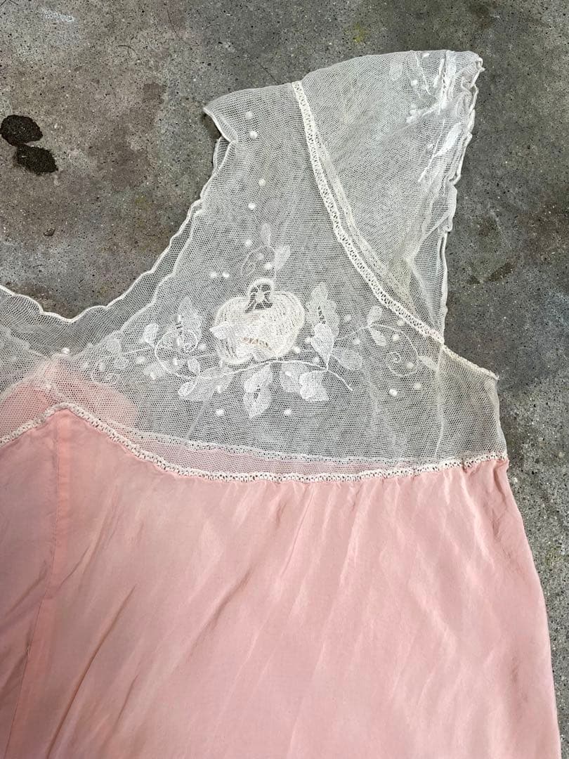 1930年代 フランス製 ヴィンテージ ピンク スリップドレス 刺繍入り