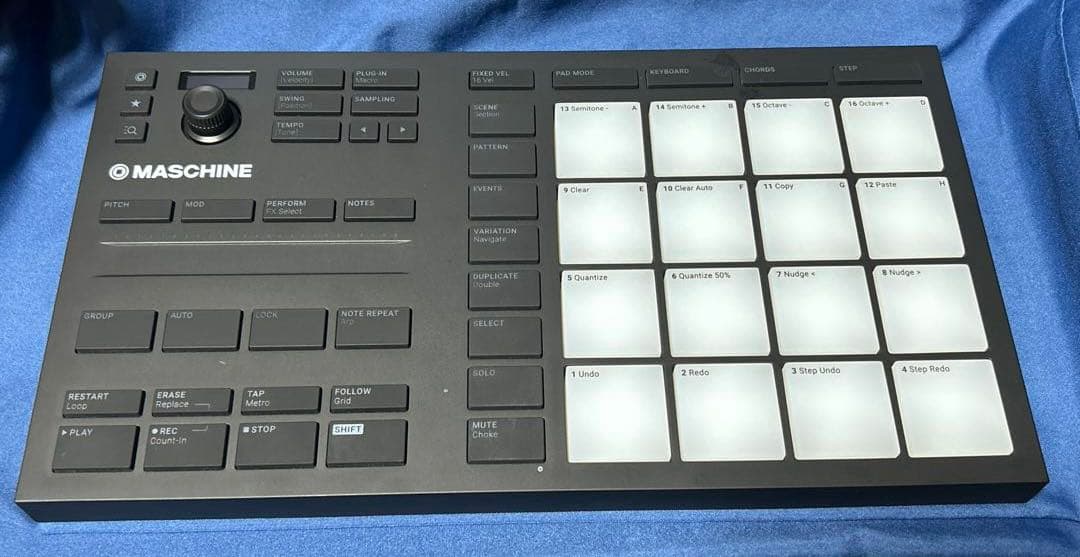 MASCHINE MIKRO MK3 本体のみ