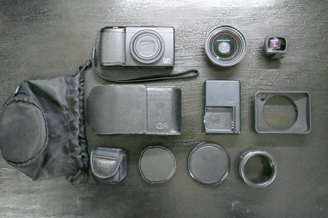 GR DIGITAL III （ケース・備品付き）