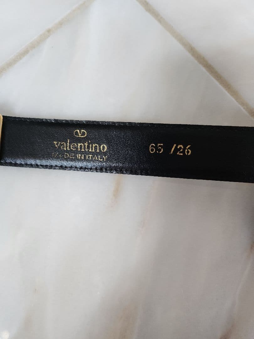 専用ですバレンティノブラックレザー Vロゴバックル ベルト