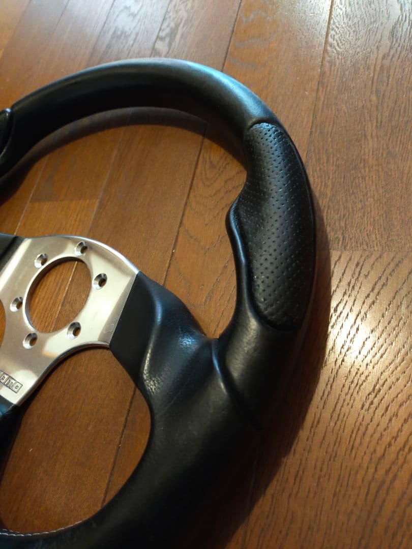 MOMO ステアリングホイール 黒