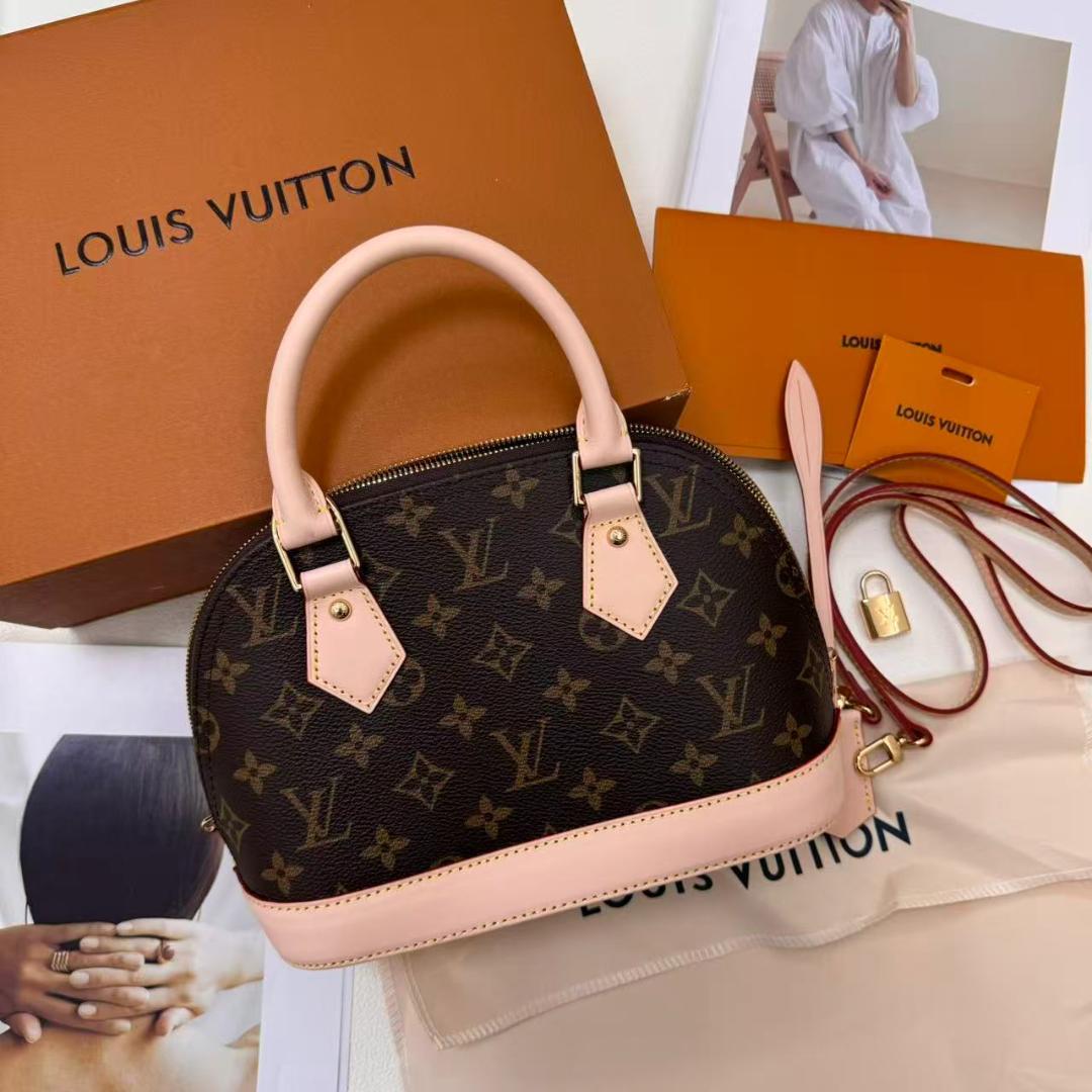 モノグラムショルダーバッグ