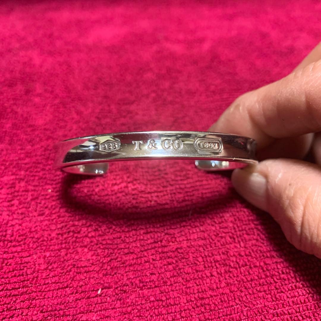 ティファニーナローカフバングル