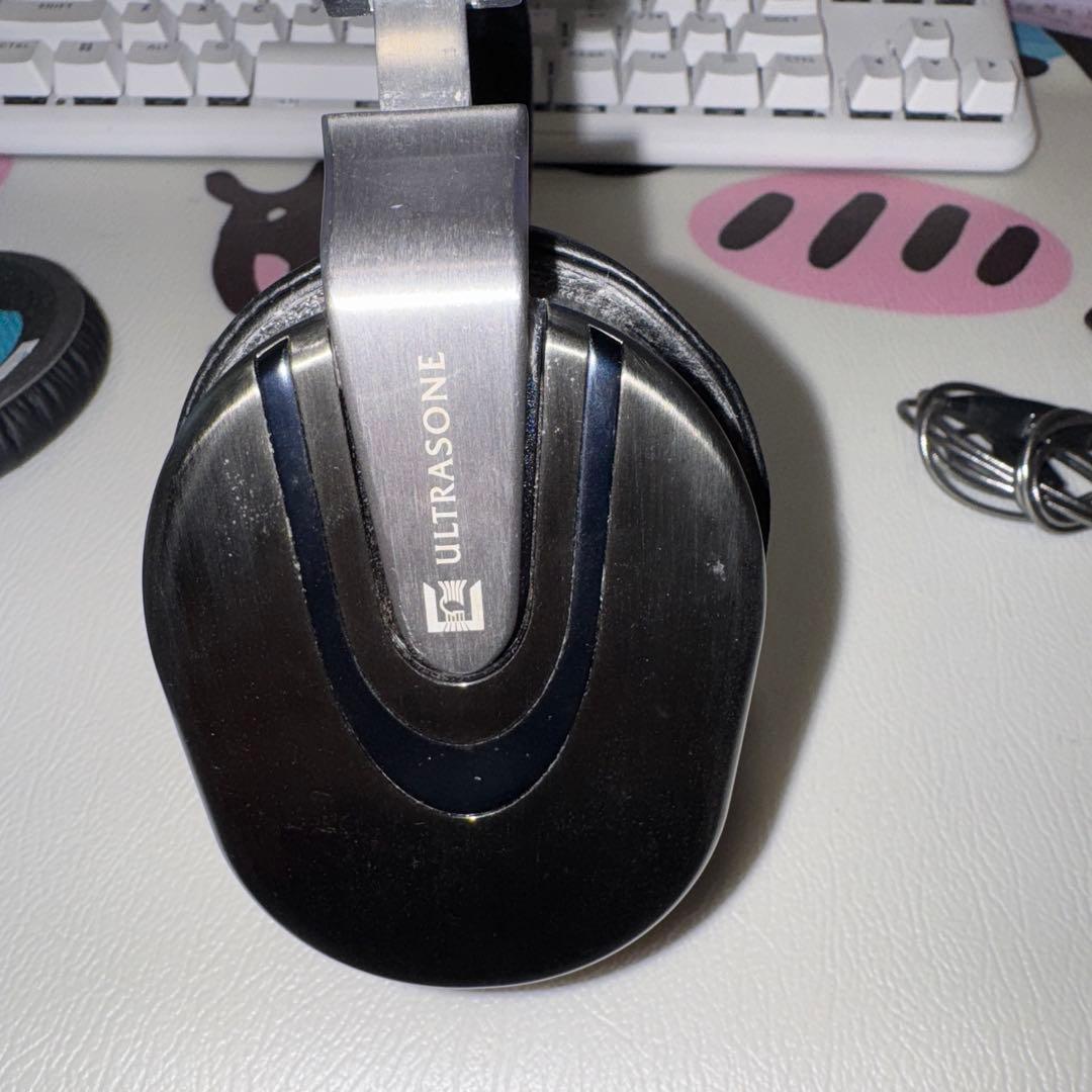 ULTRASONE ブラック オーバーイヤーヘッドホン