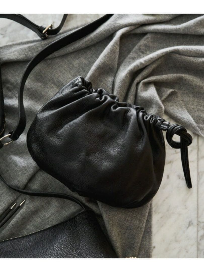 russet レザー巾着4WAYショルダーバッグ　ブラック