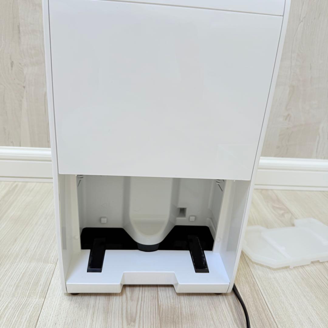 アイリスオーヤマ　除湿機 ホワイト