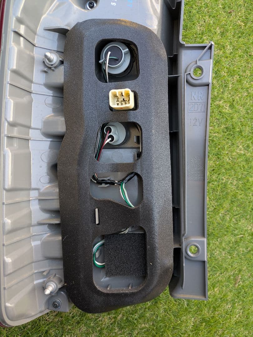 ノア70純正テールランプ （右側のみ）