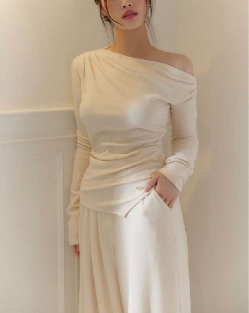 ポローラ　ドレープロングスリーブトップス　アイボリー