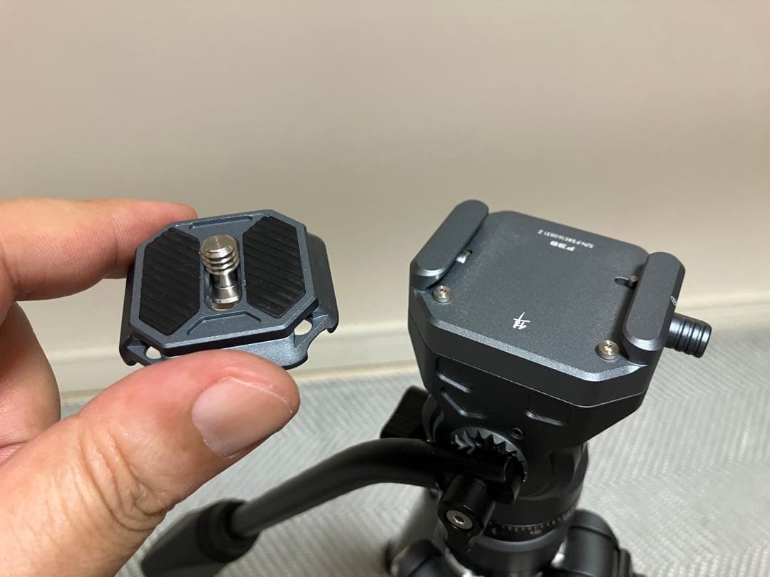 Ulanzi F38 カーボン三脚