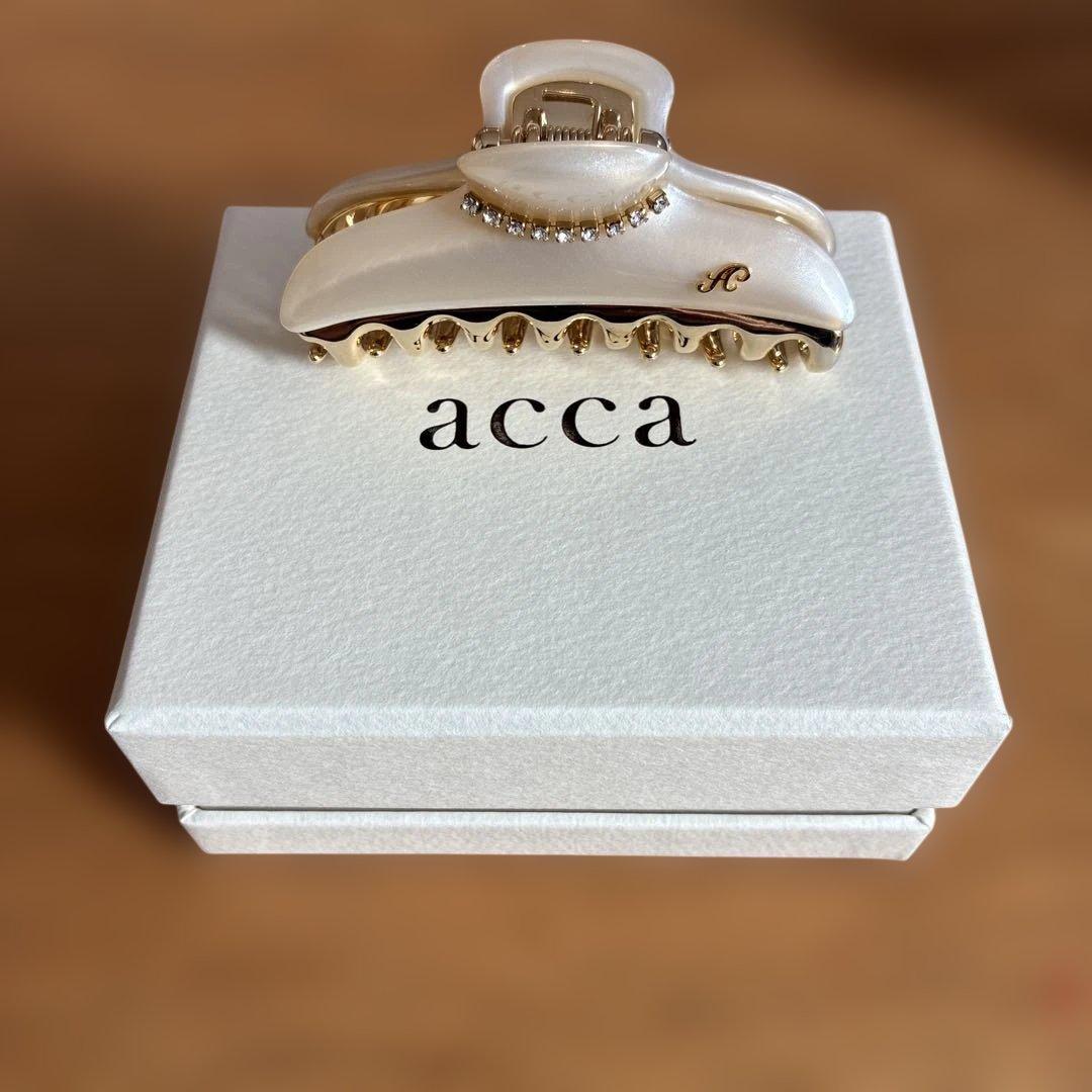 【新品未使用品】acca パールホワイトヘアクリップ Mサイズ　ラッピング袋付き