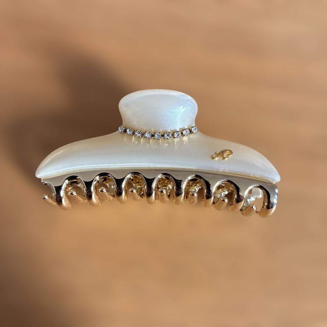 【新品未使用品】acca パールホワイトヘアクリップ Mサイズ　ラッピング袋付き