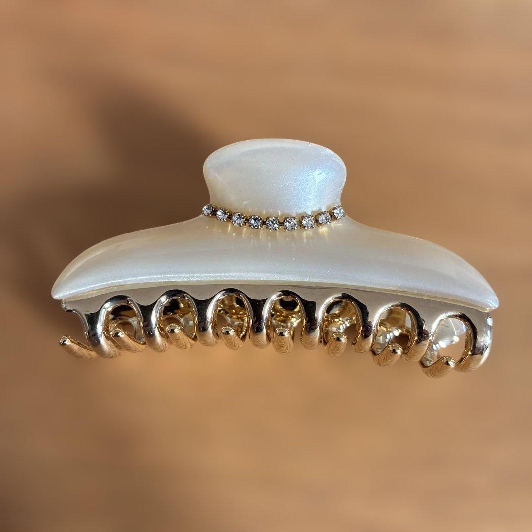 【新品未使用品】acca パールホワイトヘアクリップ Mサイズ　ラッピング袋付き