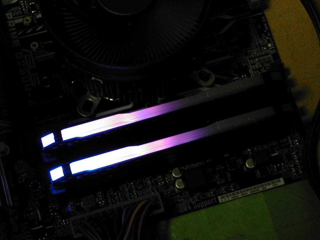 合計16G　CORSAIR VENGENCE RGB PRO　2枚