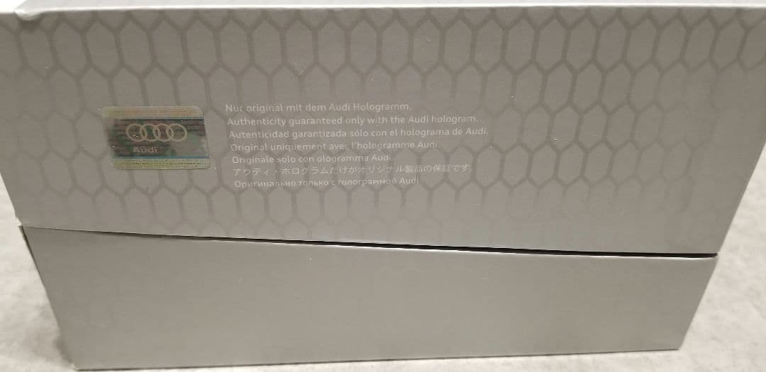 【激レア】1/18 スパーク　ディーラー特注　AUDI TTRS 2011