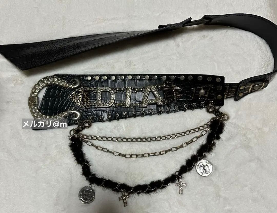 d.i.a. ファー付き ベルト　チェーン　ゴールド