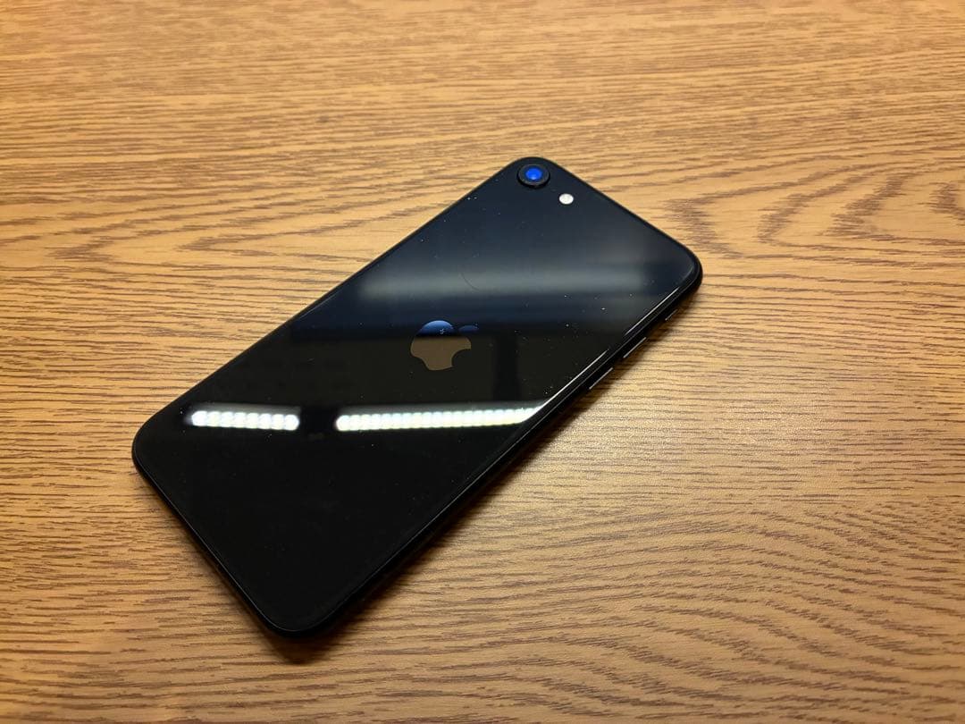 iPhone se 第3世代　64gb