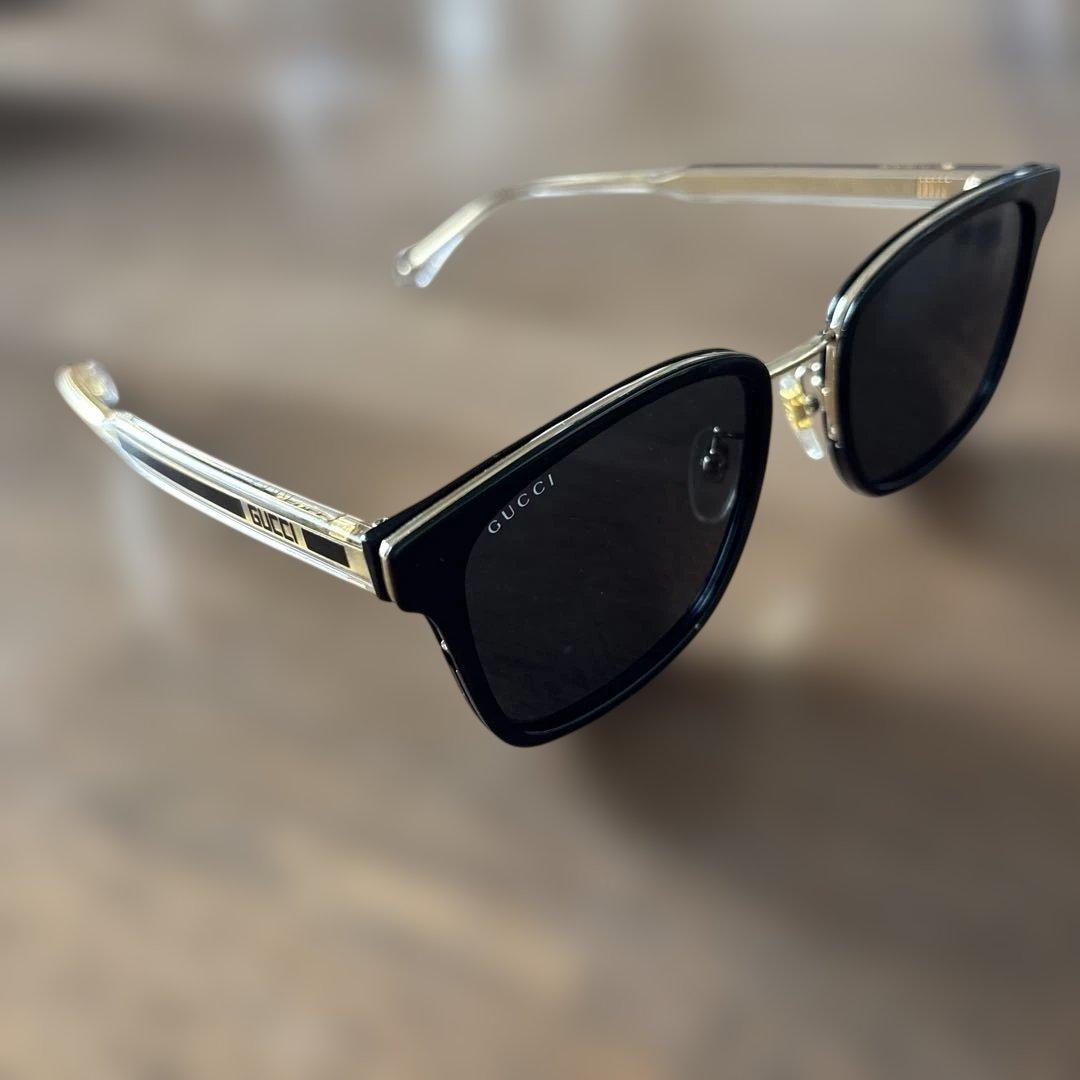 GUCCI スクエア型サングラス ブラック