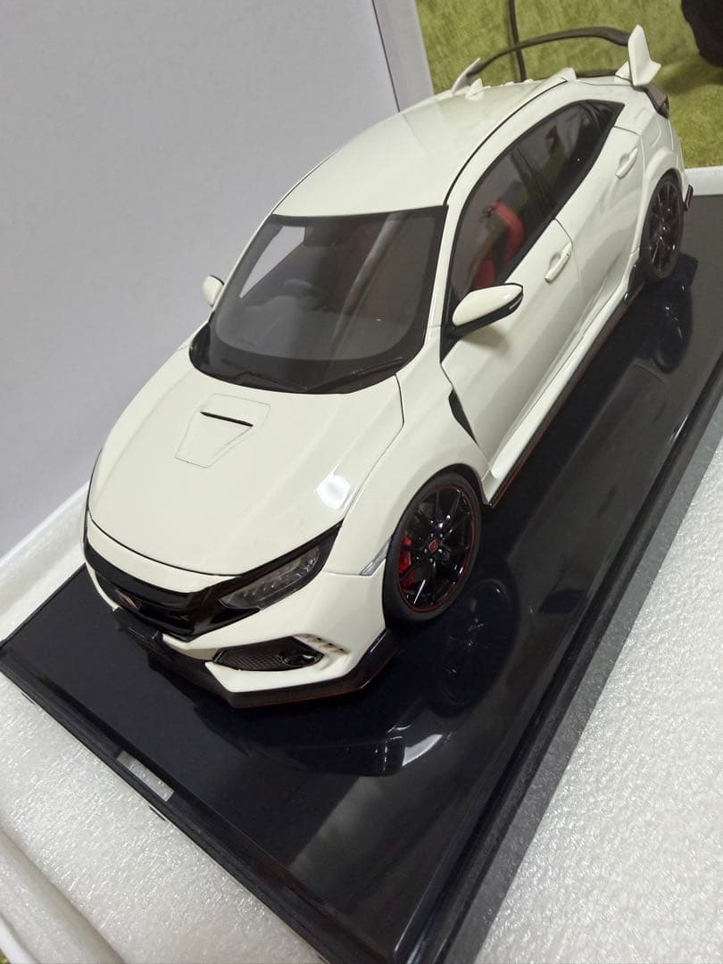 AUTOart ホンダ シビックtype R FK8 1/18 ミニカー