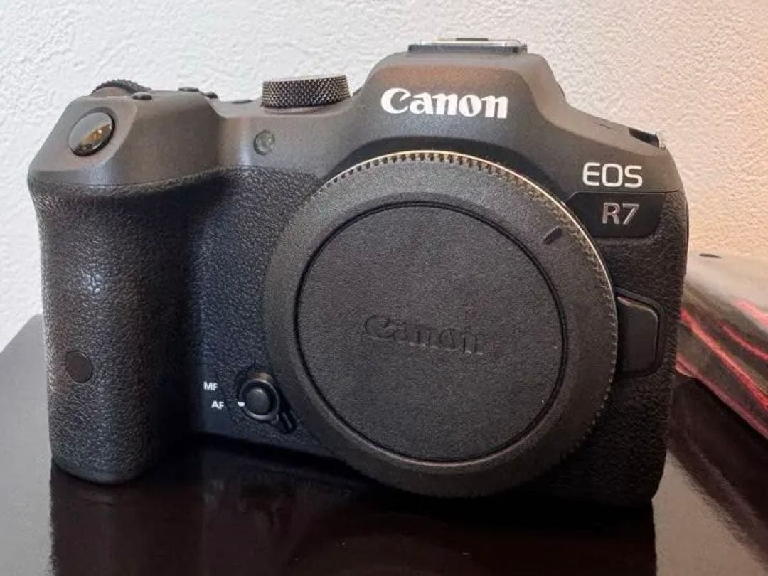 【すぐ発送】Canon eos R7 ボディ バッテリー2個　防湿庫保管