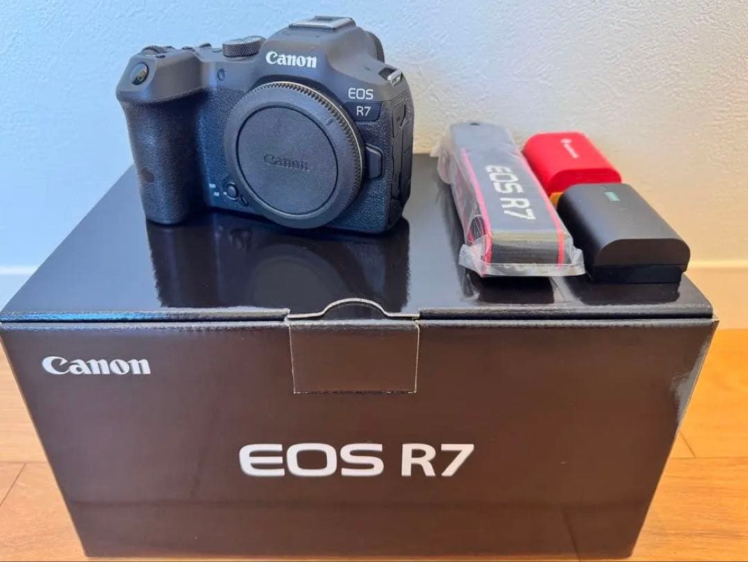 【すぐ発送】Canon eos R7 ボディ バッテリー2個　防湿庫保管