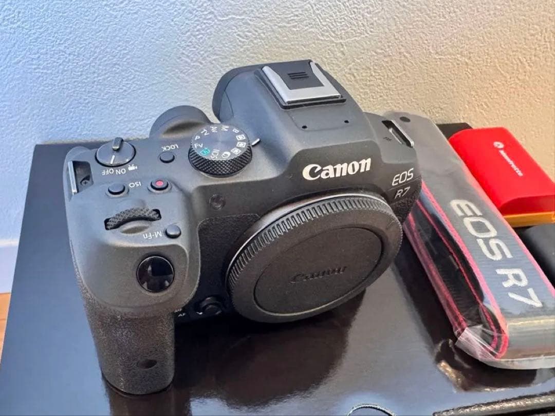 【すぐ発送】Canon eos R7 ボディ バッテリー2個　防湿庫保管