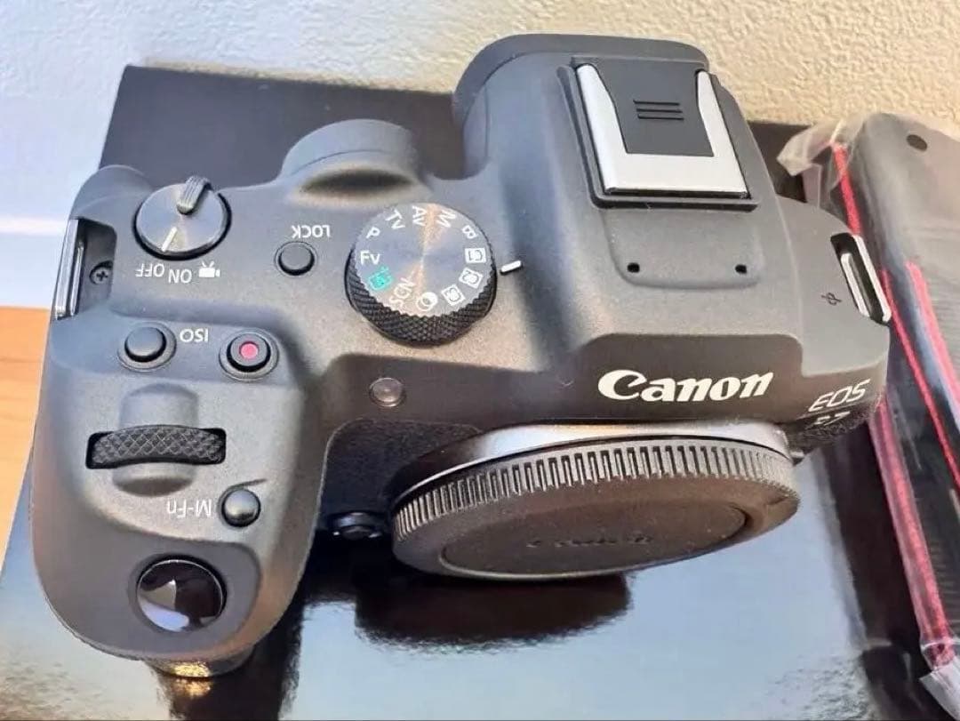 【すぐ発送】Canon eos R7 ボディ バッテリー2個　防湿庫保管