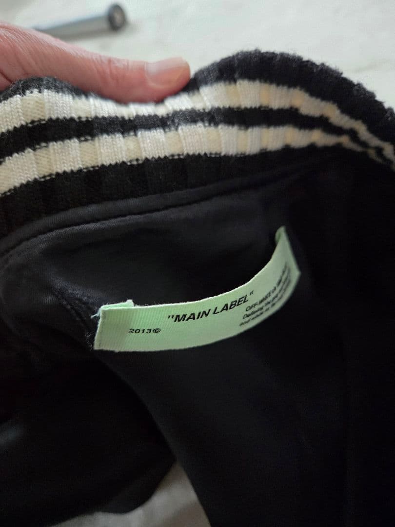 オフホワイト　Off-White　スタジャン