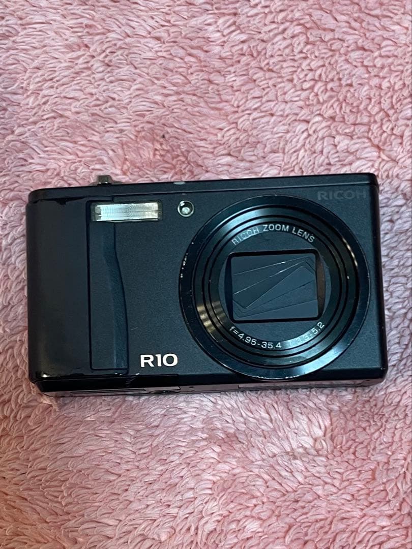 k*.様 RICOH R10 光学7.1倍　充電器付き
