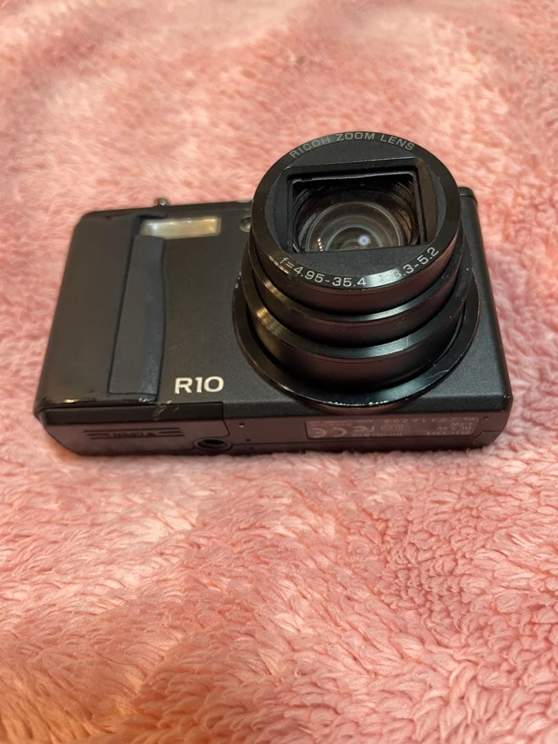 k*.様 RICOH R10 光学7.1倍　充電器付き