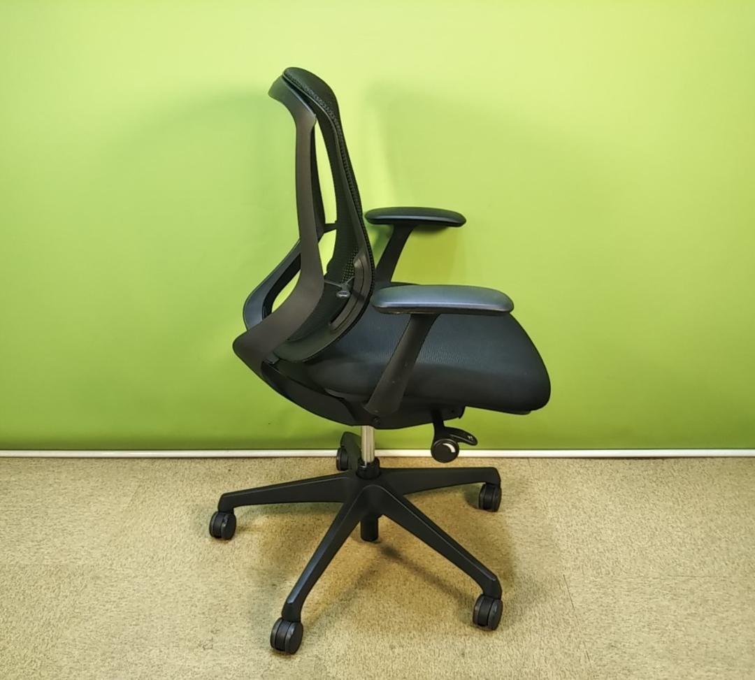 ax　オカムラ　シルフィーチェア　ローバック　固定肘　前傾機能　メッシュ　中古品