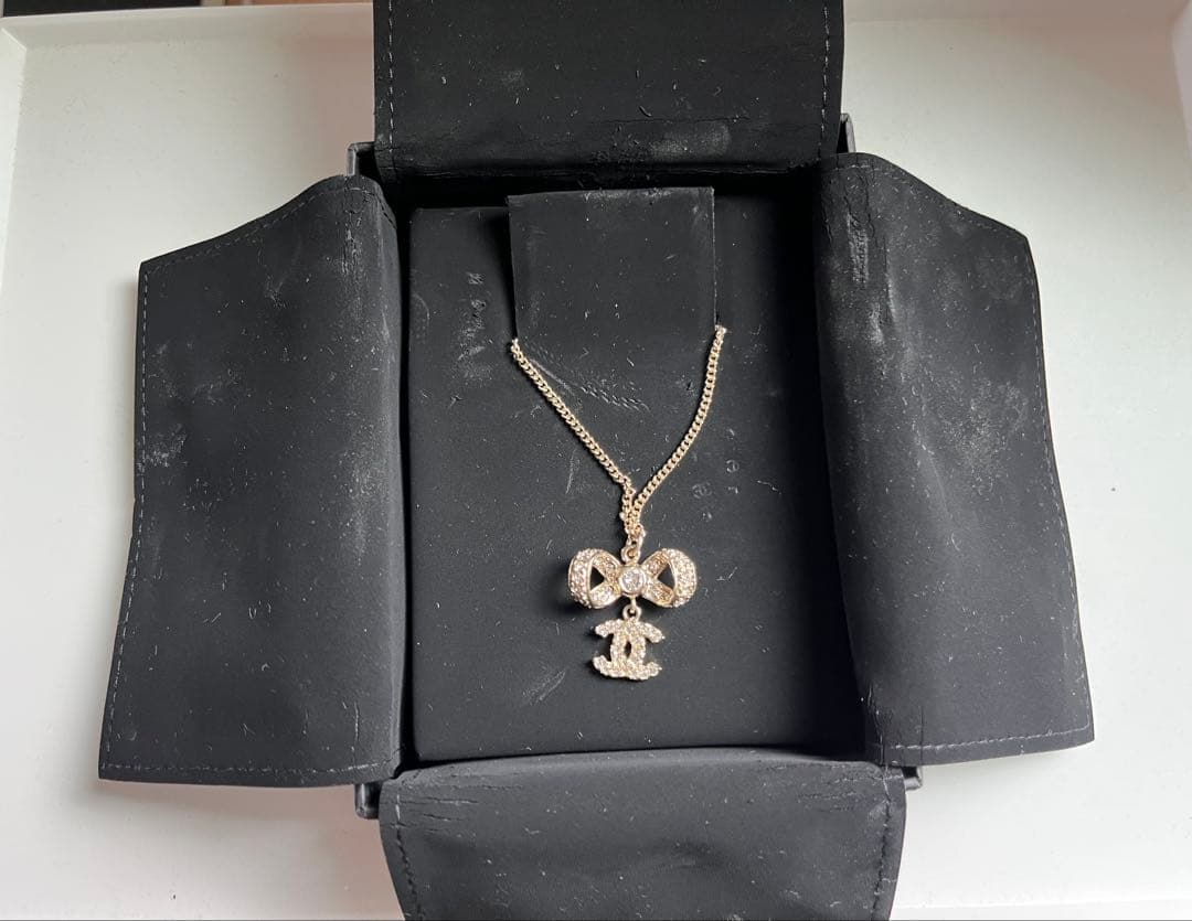 箱付き　シャネルココマークリボンネックレス