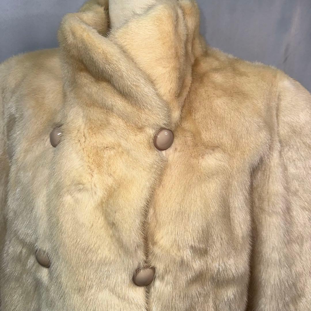 ムーンバット　高級毛皮　サファイアミンク ショート丈　サガミンク　白毛皮