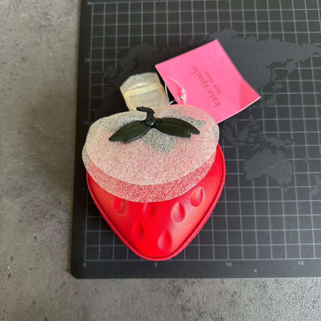 新品未使用✨ Kate Spade Strawberry Coin Purse