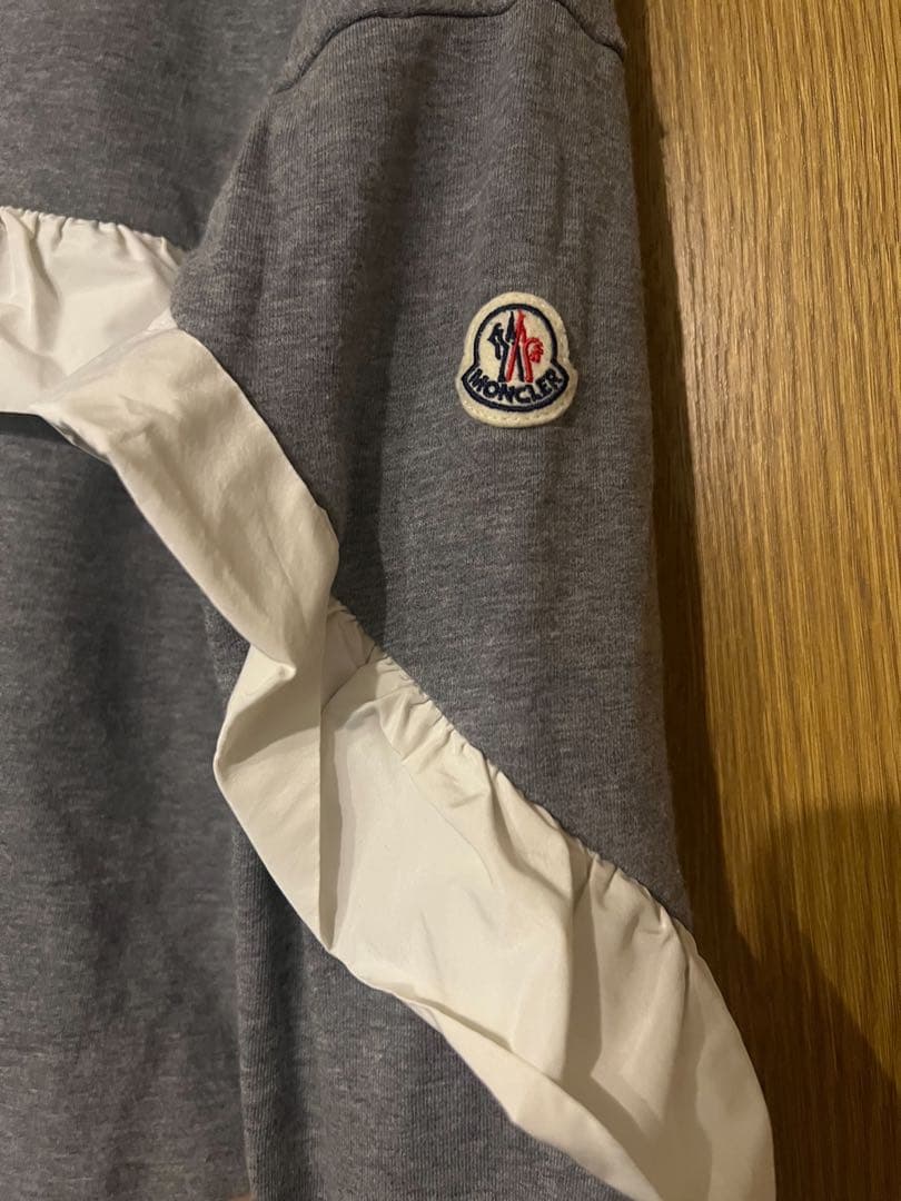 MONCLER 美品フリル付きグレー トレーナー