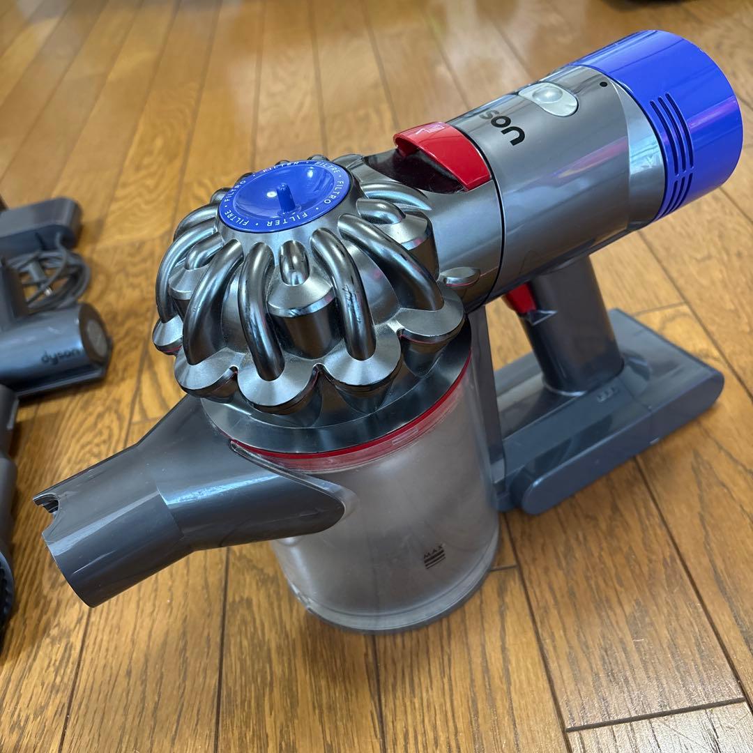 Dyson V8 スティッククリーナー 本体 各種アタッチメント付き