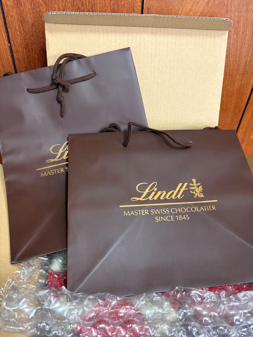 Lindt リンドール クリスマスギフトセット 90個　QVC