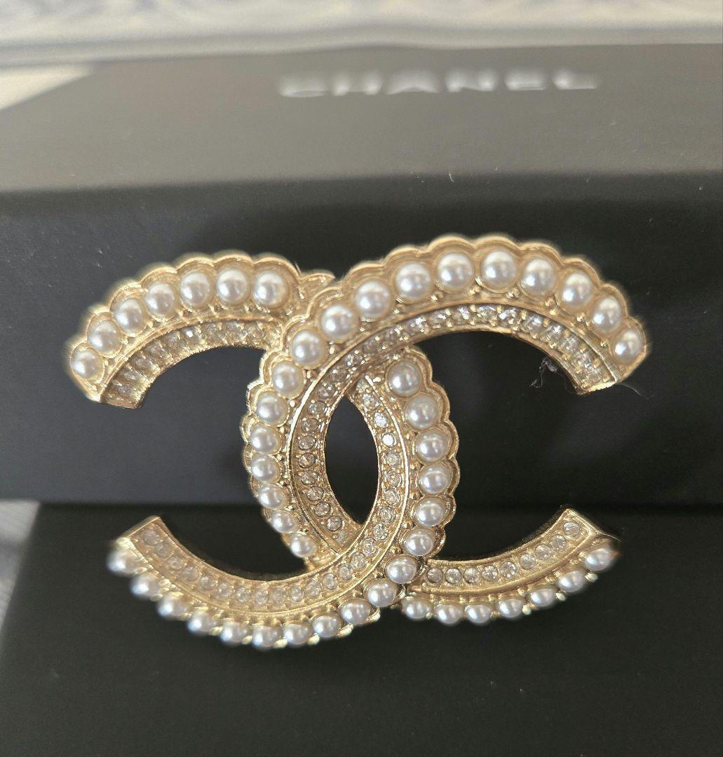 極美品❤CHANELブローチ◾CCロゴ◾ゴールドベース◾ラインストーン　パール