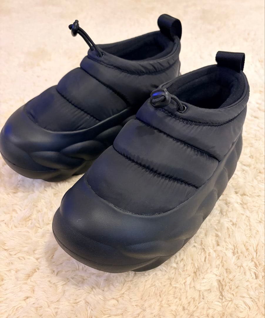 試着のみ　未使用品　正規品 クロックス　オーバーパフショーティー 黒　25センチ