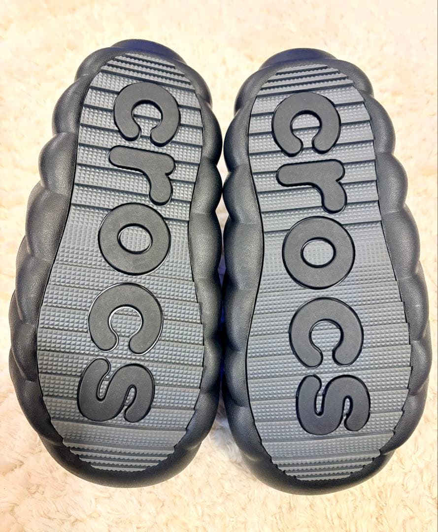 試着のみ　未使用品　正規品 クロックス　オーバーパフショーティー 黒　25センチ