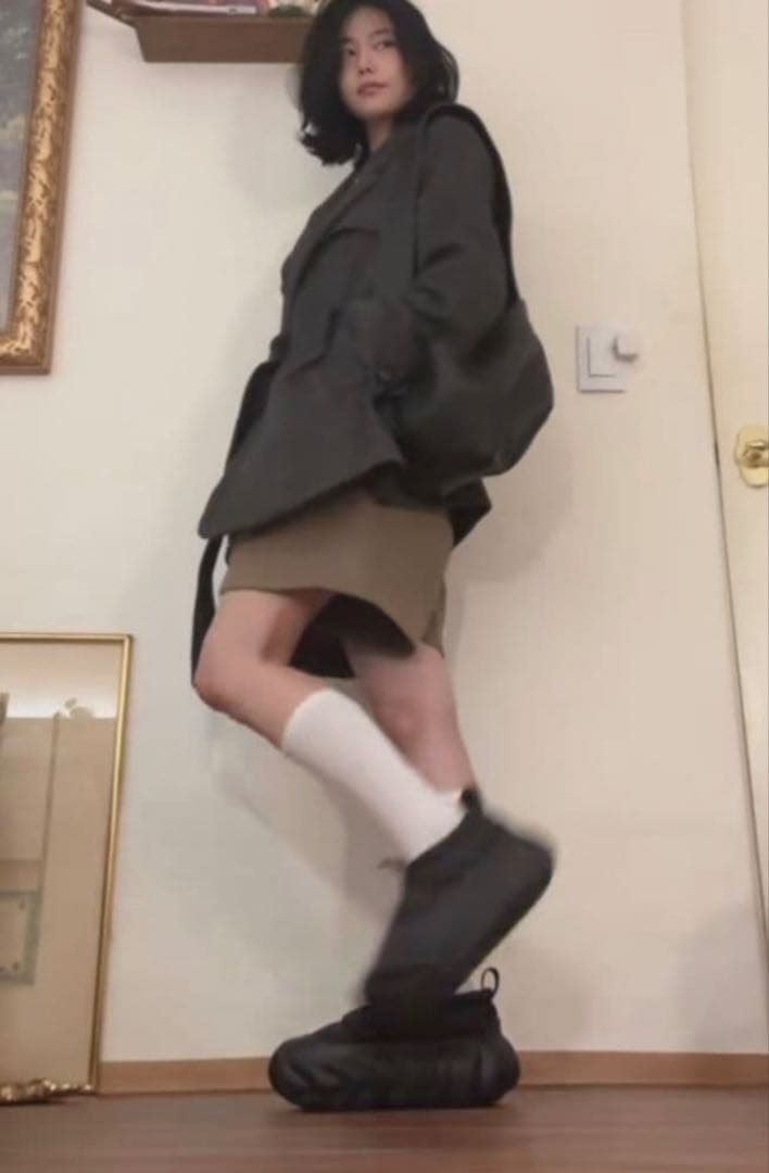 試着のみ　未使用品　正規品 クロックス　オーバーパフショーティー 黒　25センチ